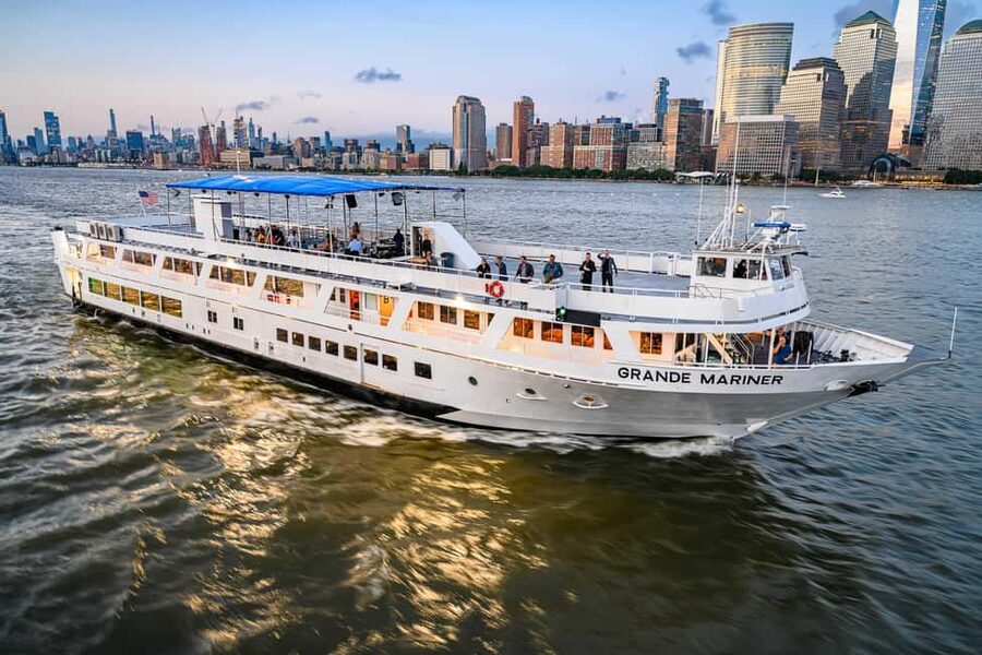 NYC: Sightseeing Harbor Cruise on the Grande Mariner - Seaport and the changing Lower Manhattan skyline