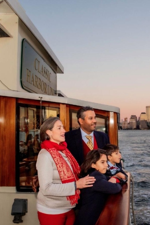 NYC: Sightseeing Holiday Cruise with Drink - Who will enjoy this cruise most?
