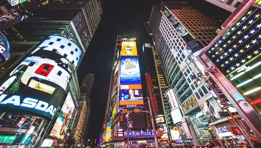 NYC: Skyline Night Tour on Double-Decker Bus - Live commentary gives the ride some shape