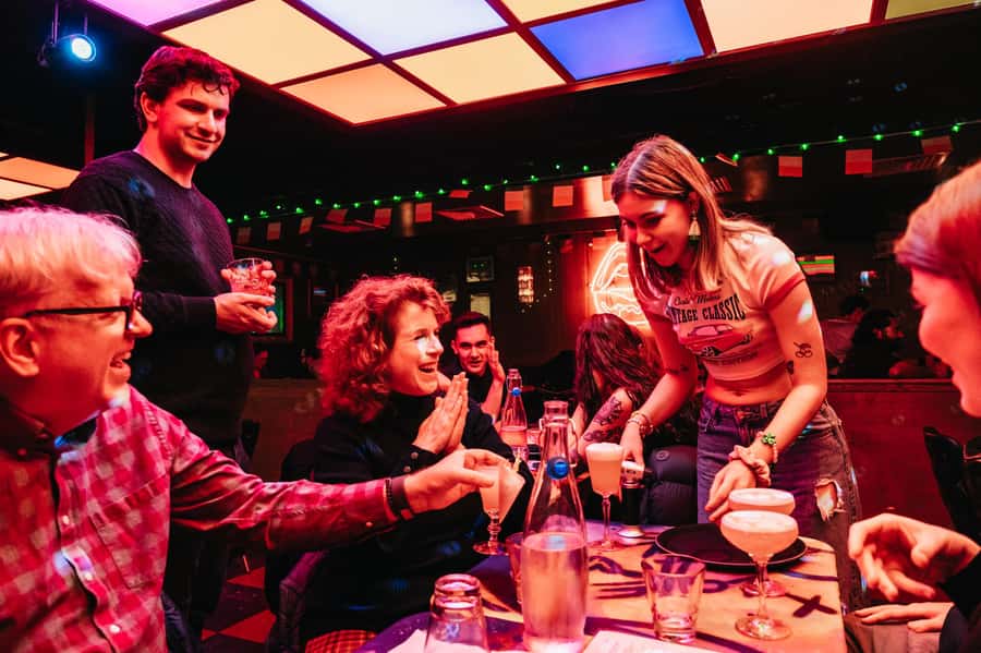 NYC: Speakeasy Drinks and Prohibition History Tour - Stop one: gangster-era New York in a historic bar