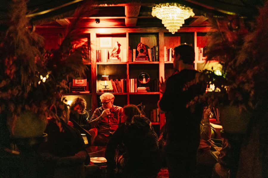 NYC: Speakeasy Drinks and Prohibition History Tour - Guides make or break the evening