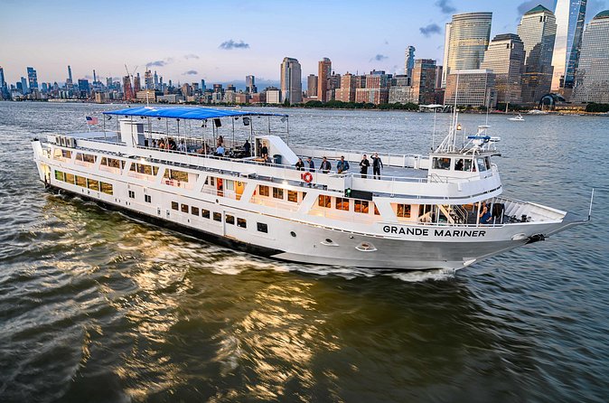 NYC Statue Liberty 90-Minute Sightseeing Cruise - Under Brooklyn Bridge, with the city above you