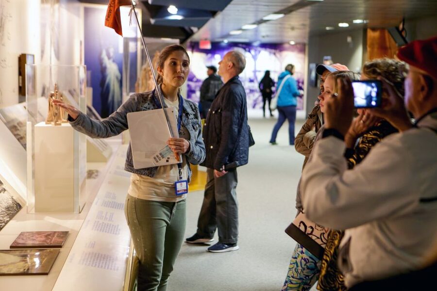 NYC: Statue of Liberty and Ellis Island Tour with Ferry - Guides, pace, and the human touch