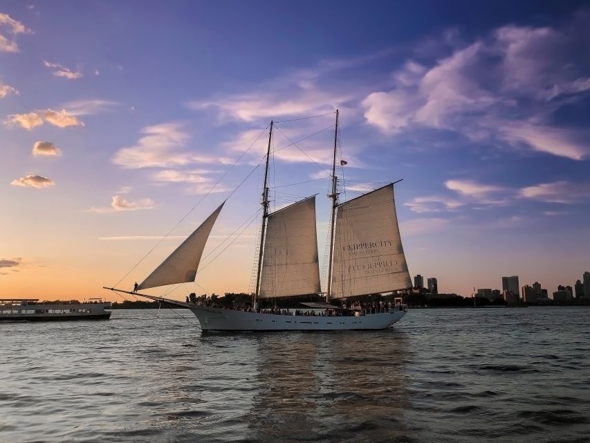 NYC: Statue of Liberty Day Sail with Onboard Bar - Governors Island and the return to Pier 17