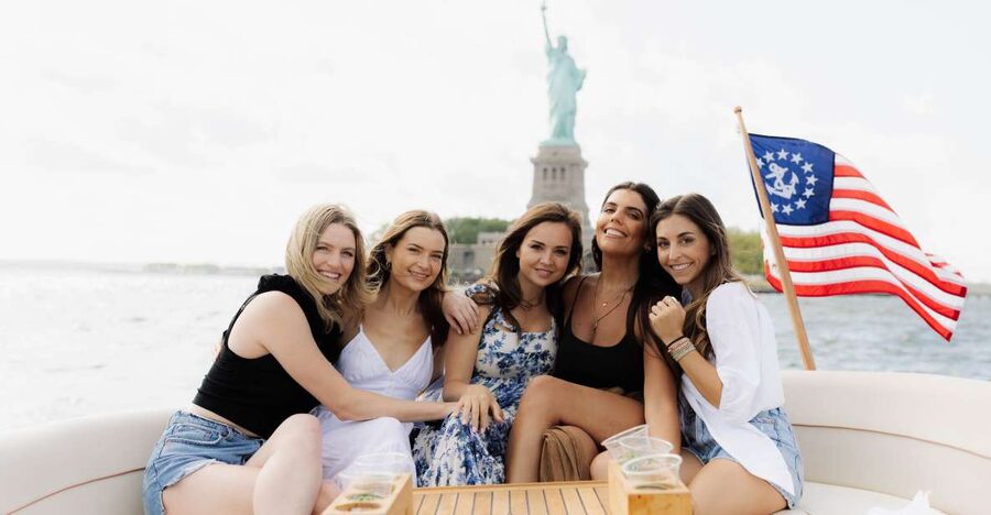 NYC: Statue of Liberty Private Yacht Tour - Food, drinks, and private celebrations