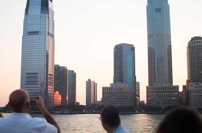 NYC Sunset Cruise Experience the City Twilight Magic - Watching Manhattan switch on for the night