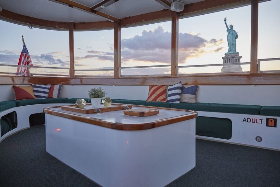 NYC: Sunset Cruise on a Small Yacht with a Drink - Making the Evening Work Smoothly