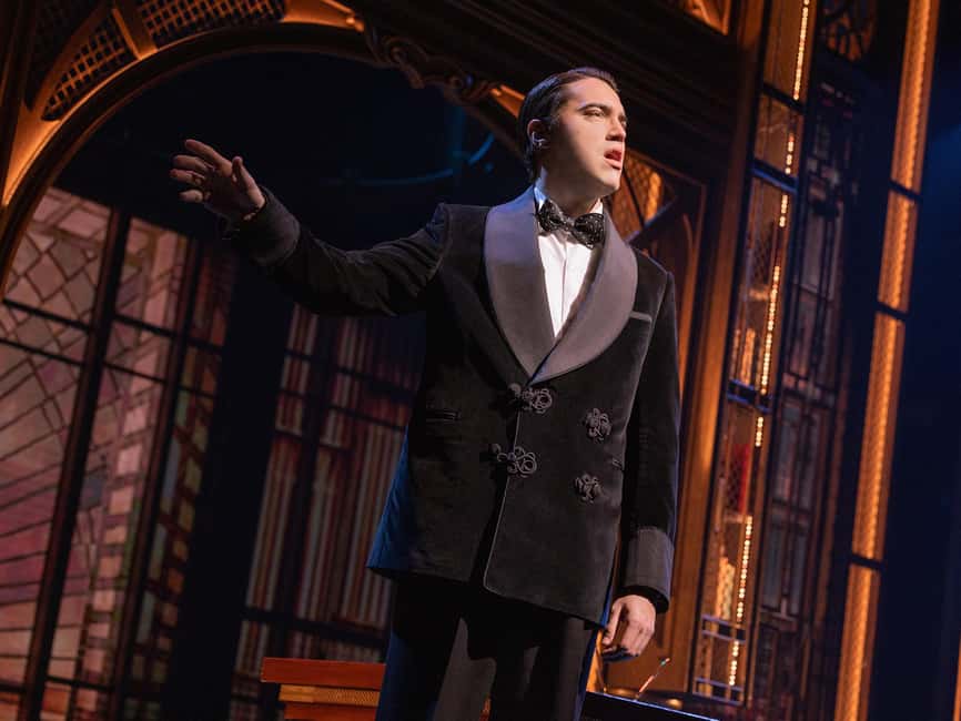 NYC: The Great Gatsby the Musical on Broadway - The Broadway Theatre sets the mood