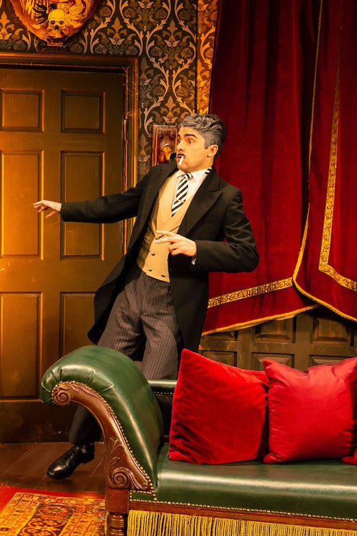 NYC: The Play That Goes Wrong Ticket at New World Stages - Who will enjoy the show most