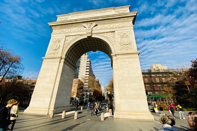 NYC TV & Movie Locations Bus Tour – Friends, Seinfeld & More - What this movie tour actually feels like