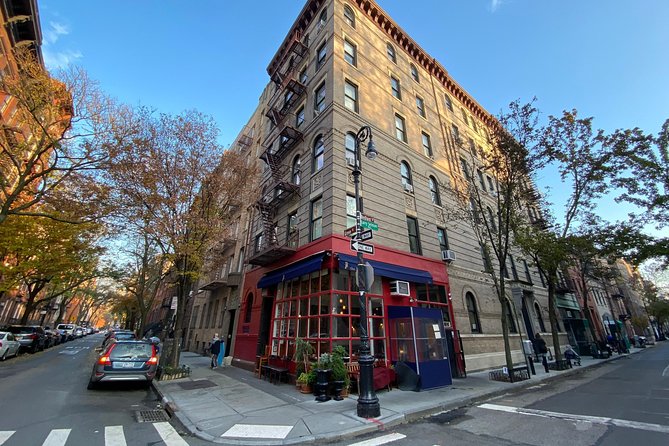 NYC TV & Movie Locations Bus Tour – Friends, Seinfeld & More - The Friends apartment and the art of recognizing a facade