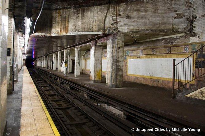 NYC Underground Subway Walking Tour - Start at City Hall Park, where the subway story begins