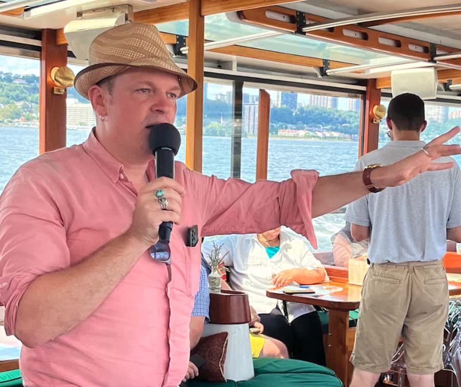 NYC: Urban Wildlife Sunset Tour of the East River - Food, drinks, and the $147 price