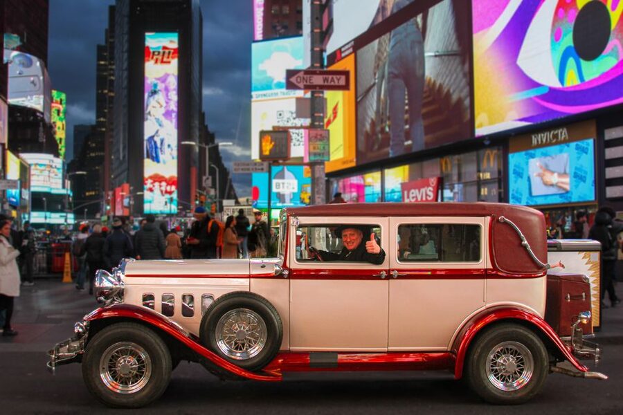 NYC: Vintage Car Midtown Manhattan Tour - Times Square and the Midtown opening