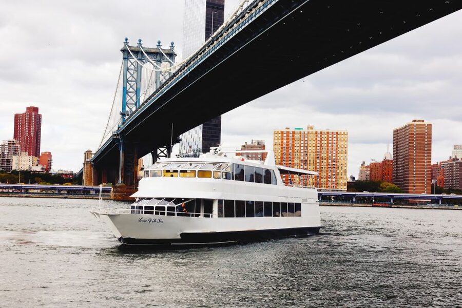 NYC: Vintage Wine Tasting and Classic Car Combo Tour - A vintage car turns a Midtown loop into an occasion