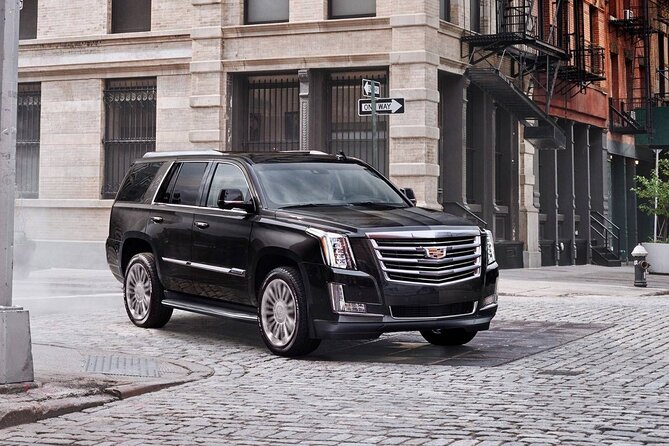 NYC VIP Private Luxury airport arrival ride by Stretch Limousine - The ride to Manhattan, Brooklyn, and beyond