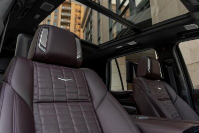 NYC VIP Private Luxury airport arrival ride by Stretch Limousine