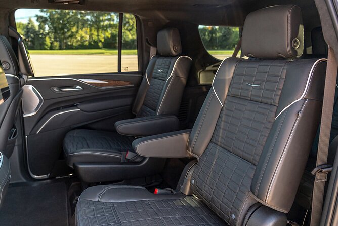 NYC VIP Private Luxury airport arrival ride by Stretch Limousine - Booking, waiting time, and cancellation details