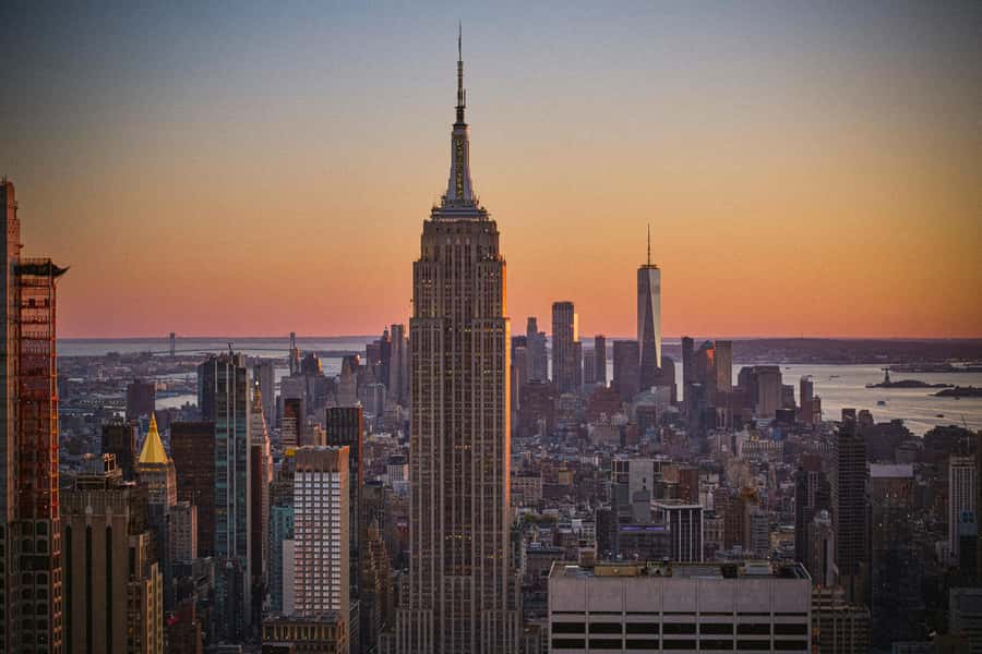 NYC: VIP Rockefeller Center Tour with Observation Deck Entry - Reaching Top of the Rock with priority entry