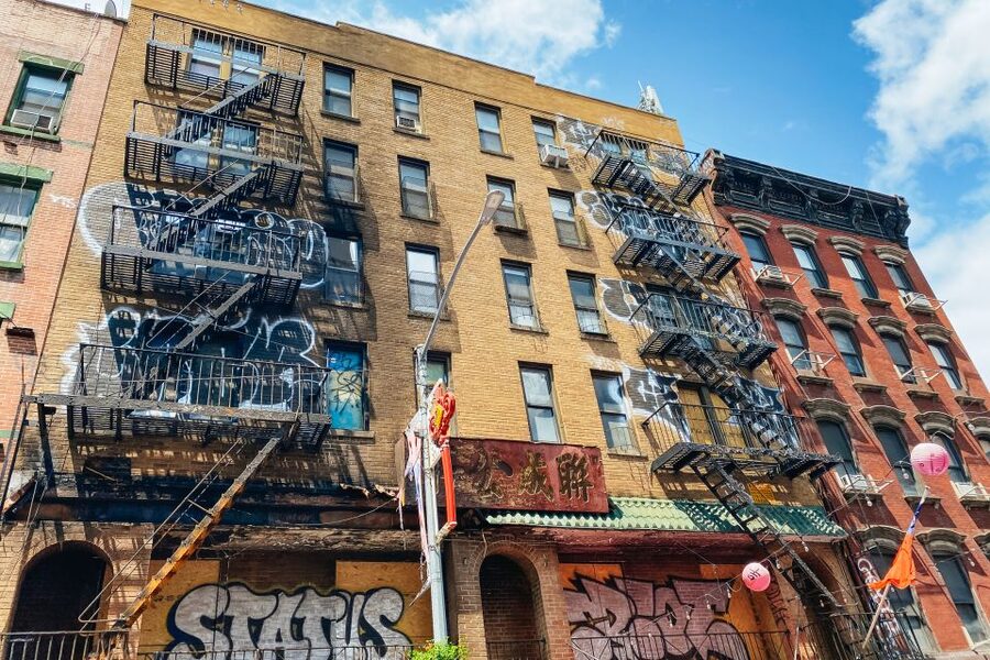 NYC: Walking Tour with Local Guide and 30+ Top NYC Sights - Key points to know before you book