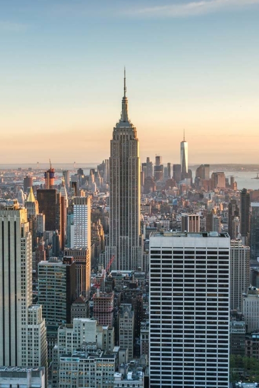 NYC: Walking Tour with Local Guide and 30+ Top NYC Sights - What the guides add to the route