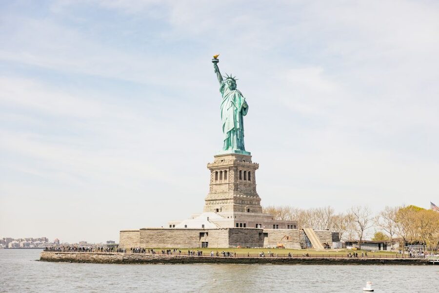 NYC: Wall Street Tour with 9/11 Memorial and Statue Ferry - Key points at a glance