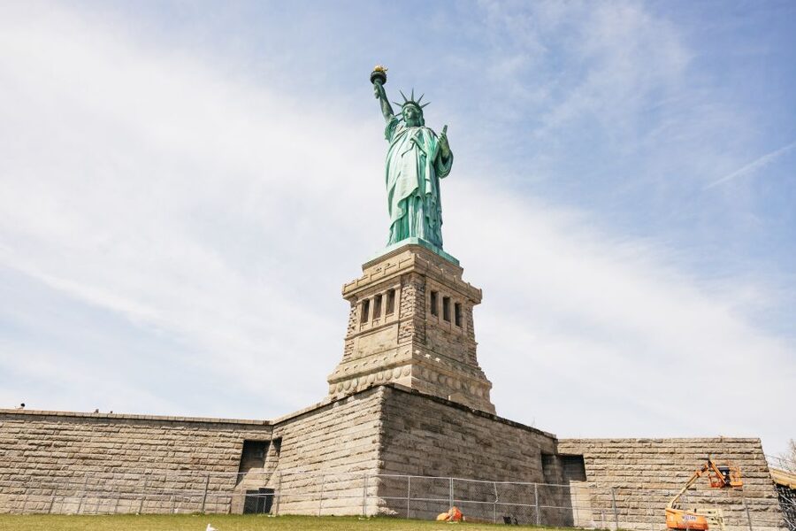 NYC: Wall Street Tour with 9/11 Memorial and Statue Ferry - Battery Park and the Canyon of Heroes