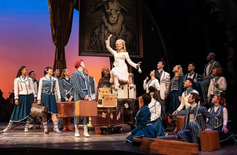 NYC: Wicked The Musical on Broadway - The story begins before Dorothy drops in