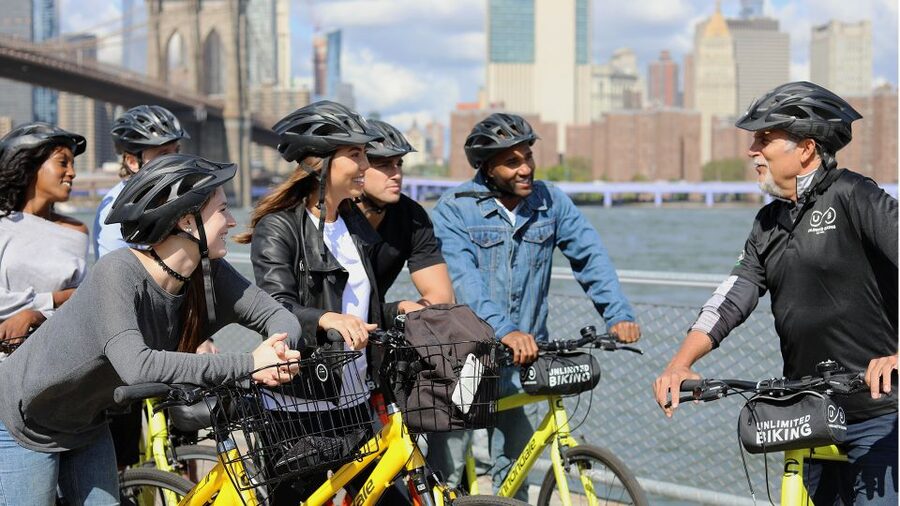 Private Brooklyn Bridge Bike Tour - Crossing the Brooklyn Bridge for the first big view