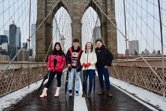 Private Brooklyn Bridge & DUMBO Photoshoot with Pro Photographer - Timing, comfort, and practical planning