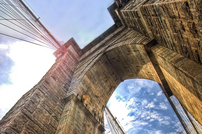Private Brooklyn Bridge Tour with a Local - Finishing at City Hall Park