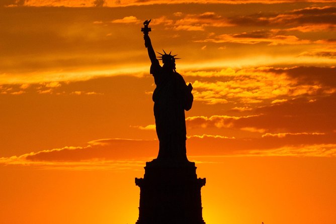 PRIVATE Manhattan Speedboat Tour - Up to 12 passengers - Who should book this speedboat tour?