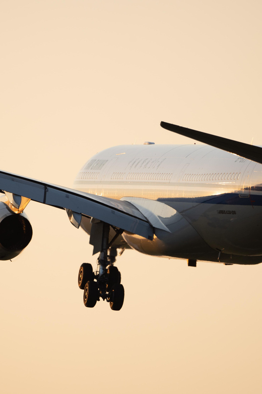 Private NYC Airport Transfer: LGA to Manhattan - Up to 5 - What this LaGuardia transfer actually does
