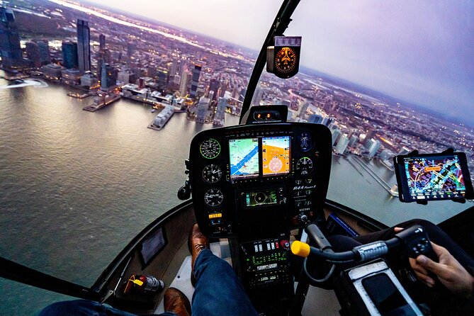 Private Romantic NYC Helicopter Scenic Charter with Champagne - Seeing New York’s shape in half an hour