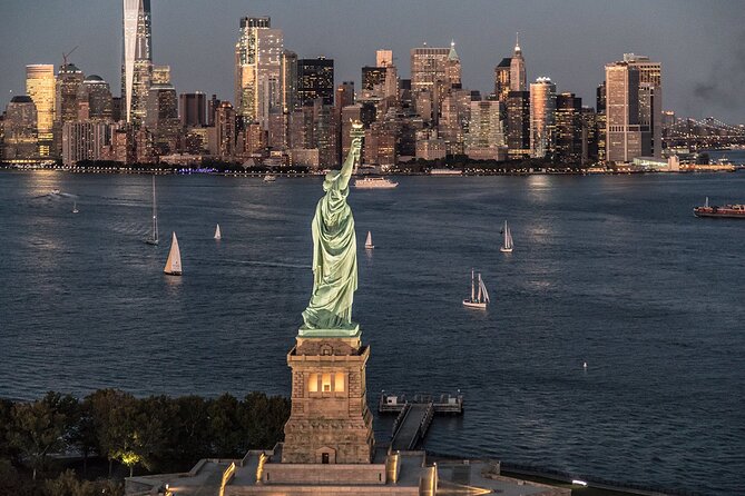 Private Romantic NYC Helicopter Scenic Charter with Champagne - Champagne in a helicopter: set your expectations