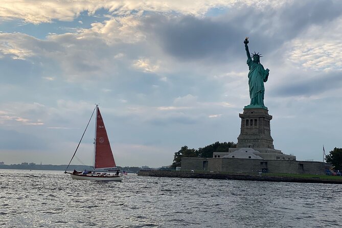Private Sail Around New York City and The Statue of Liberty - Manhattan skyline views from the Hudson River
