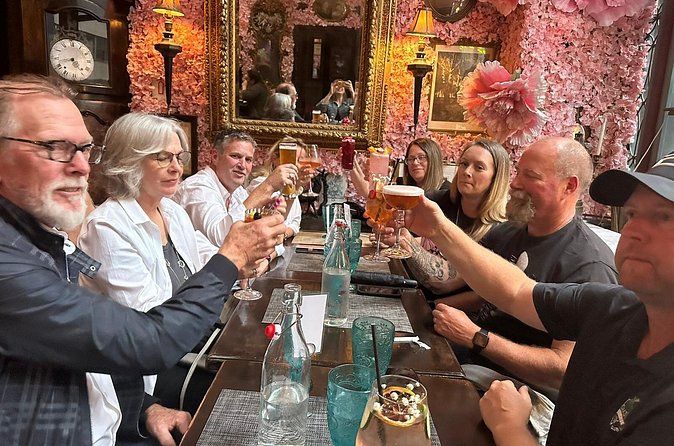 Private Speakeasy Adventure A Tipsy Trip through History - The guides are a major part of the experience