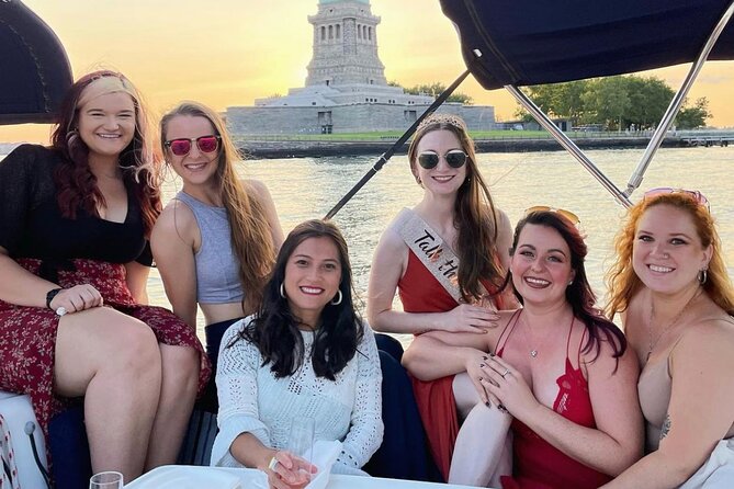 Private Statue of Liberty Sailing Tour - Manhattan from Chelsea Piers to Wall Street