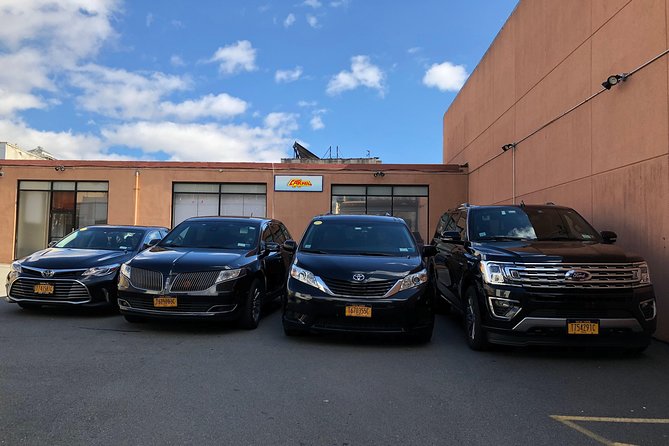 Private Transfer from Manhattan to NYC Airports (JFK/EWR/LGA) - A door-to-terminal ride from Manhattan