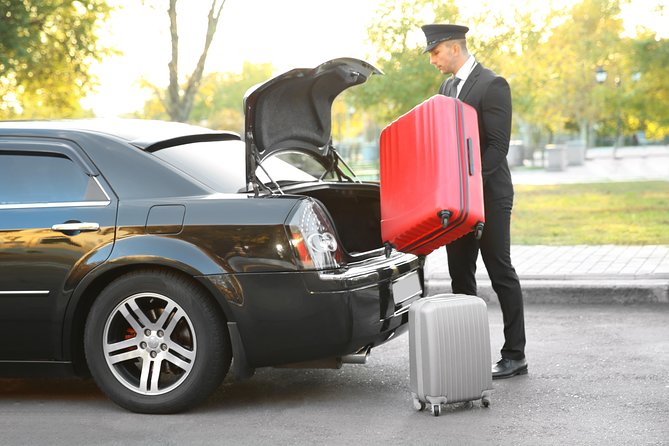 Private Transfer to New York Airport (JFK)(LGA) - What the price of $78.78 per person really buys