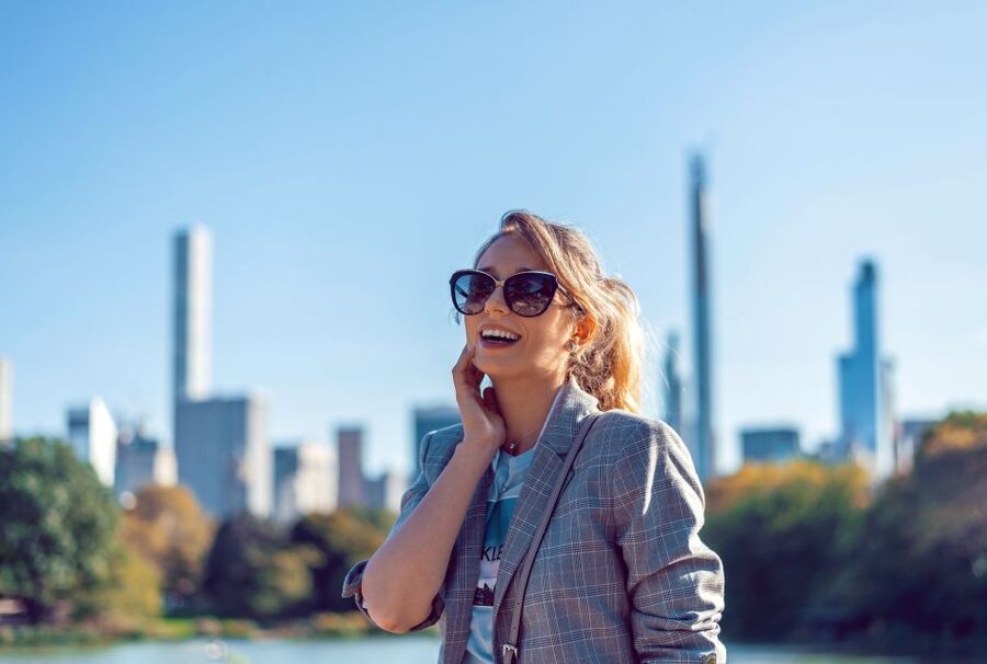 Romantic Photoshoot Experience for Couples in New York - How the photographer helps if you dislike posing