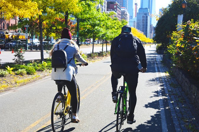 Scenic Manhattan Highlights Bike Tour (English or German) - Bikes, helmets, and a quick equipment check