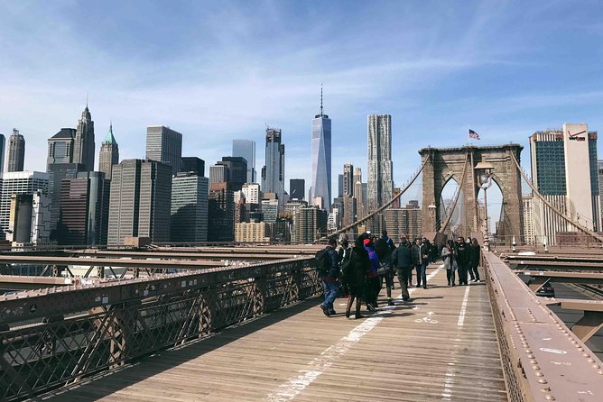 Secrets of the Brooklyn Bridge Walking Tour - Why this bridge walk is different from a solo crossing