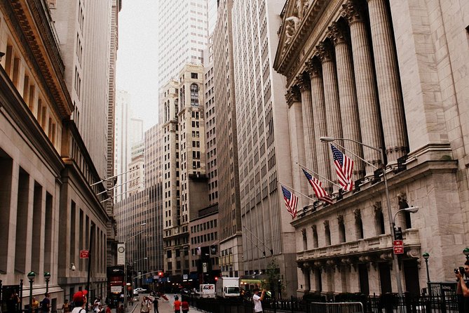 See 30+ Top New York Sights - Fun Local Guide - The Flatiron Building and a long Midtown push