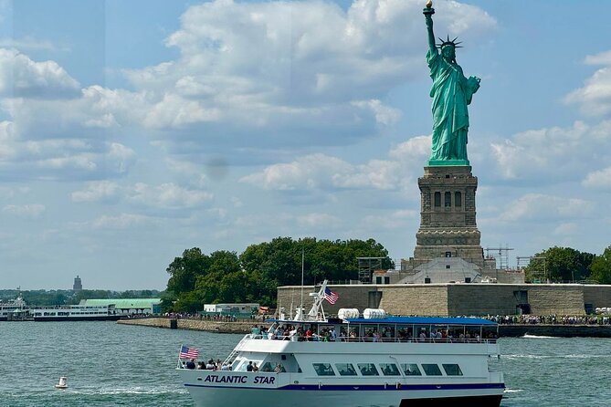 Starship Landmark 90 Minute Sightseeing Cruise - The Brooklyn Bridge from the river