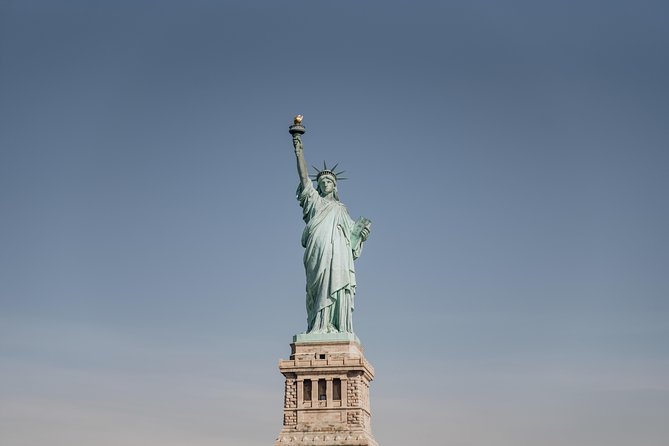 Statue of Liberty and Ellis Island Guided Tour with Ferry - Guides, group size, and the pace
