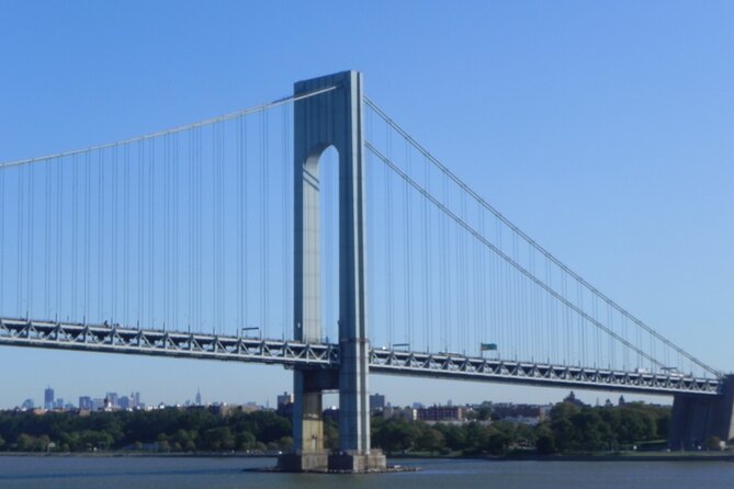 Statue of Liberty and Ellis Island Tour in Spanish - Returning to Manhattan and walking through Ground Zero
