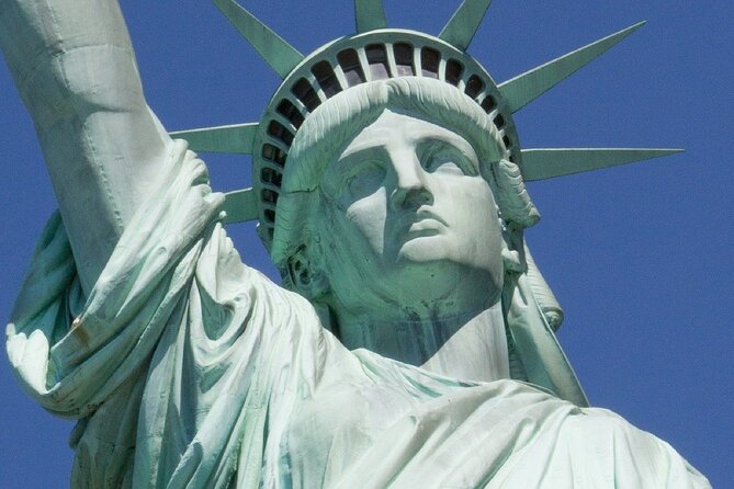 Statue of Liberty and Ellis Island Tour in Spanish - Choosing the right language option