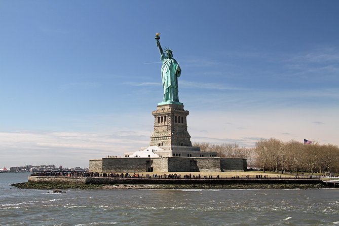 Statue of Liberty and Manhattan Skyline Sightseeing Cruise - What this one-hour harbor ride actually delivers