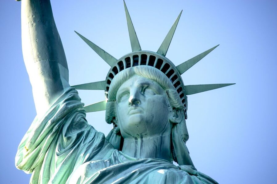 Statue of Liberty & Ellis Island - Guided Tour 8ppl Max - Crossing New York Harbor to Liberty Island
